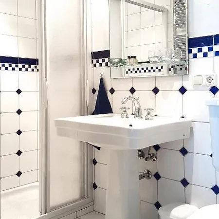 Palace Oda ve Kahvaltı 3*